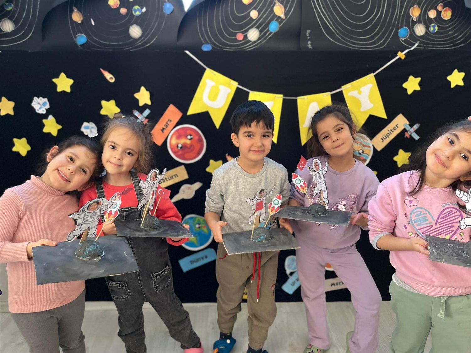 Cesur Anaokulu öğrencileri uzay temalı etkinlikte